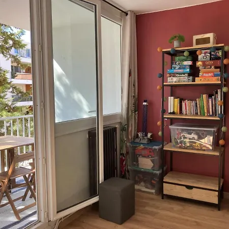 Bel Et Grand 4 Pieces Avec Parking Appartement