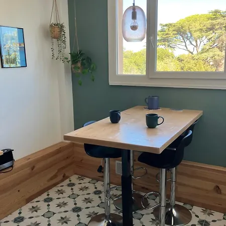 Bel Et Grand 4 Pieces Avec Parking Appartement