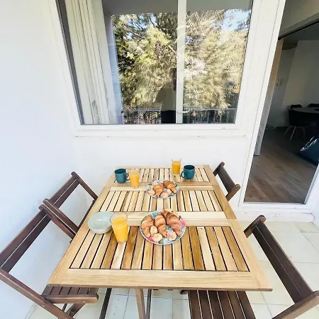 Bel Et Grand 4 Pieces Avec Parking Apartment